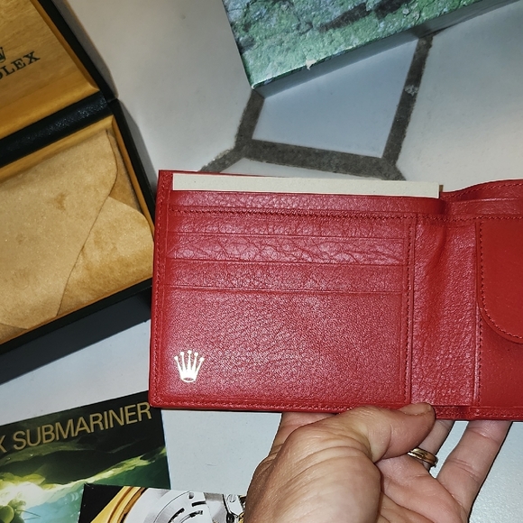 Box, Paperwork, Wallet, Another Box - Picture 9 of 11